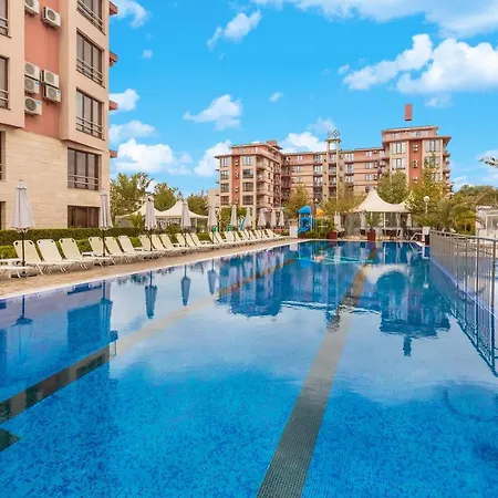 Tarsis Club & Aquapark 4* サニービーチ