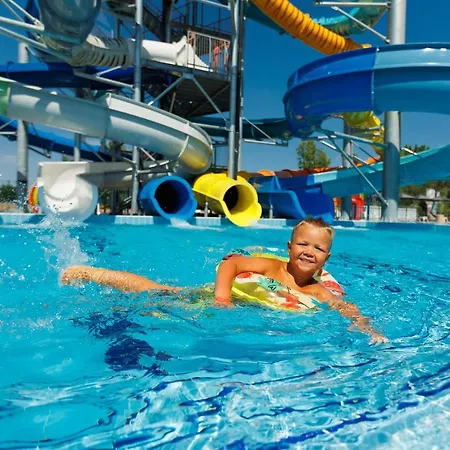 Tarsis Club & Aquapark Lägenhetshotell Slăntjev Brjag