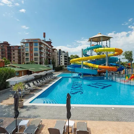 Tarsis Club & Aquapark Lägenhetshotell 4*
