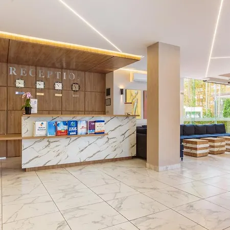 Готель Tarsis Club & Aquapark Сонячний Берег