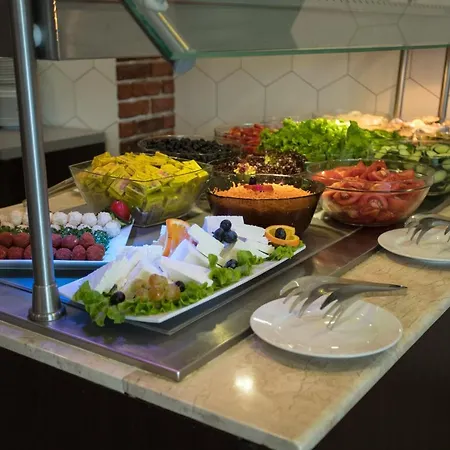 Tarsis Club & Aquapark Готель 4*