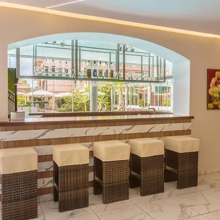 Tarsis Club & Aquapark Lägenhetshotell Slăntjev Brjag