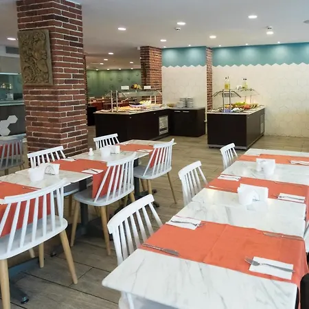 Tarsis Club & Aquapark Готель Сонячний Берег