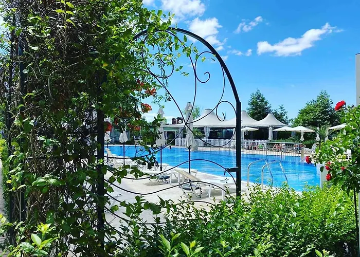 Tarsis Club & Aquapark Готель Сонячний Берег