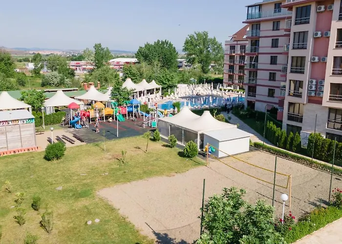 Готель Tarsis Club & Aquapark