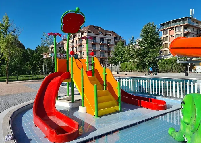 Tarsis Club & Aquapark Готель 4*