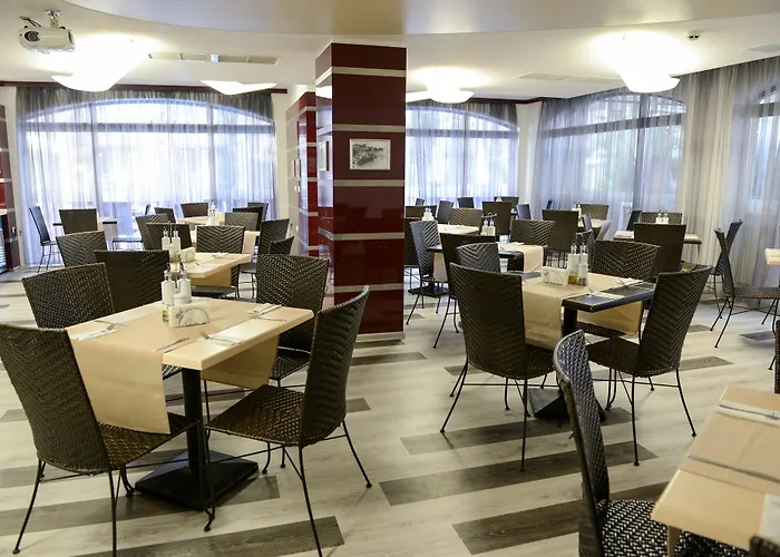 Готель Tarsis Club & Aquapark 4*