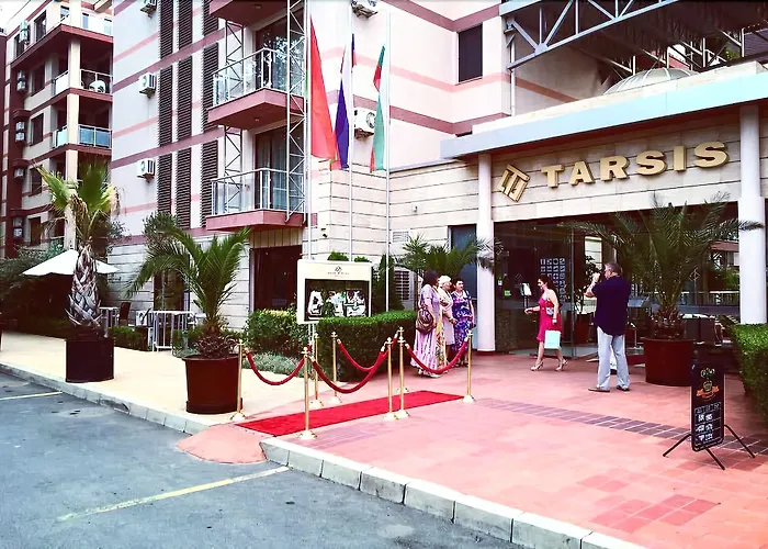 Готель Tarsis Club & Aquapark 4*