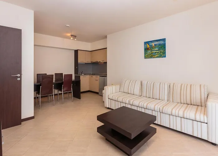 Tarsis Club & Aquapark Готель 4*