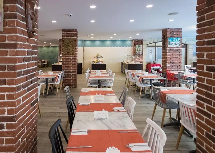 Готель Tarsis Club & Aquapark Сонячний Берег